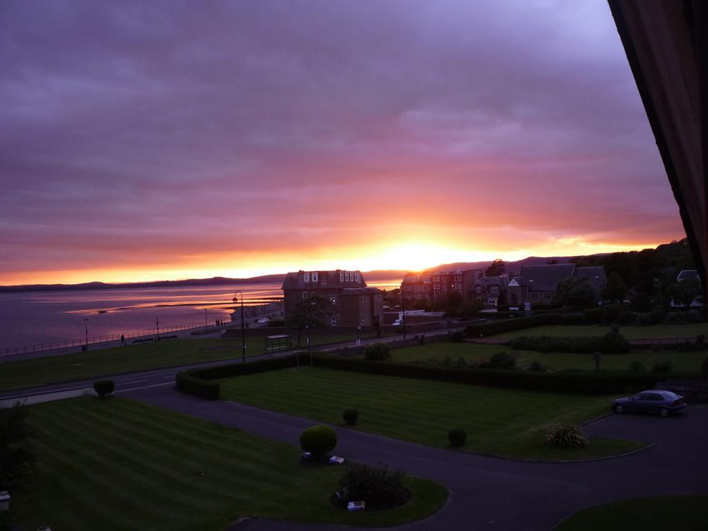 Queen'S Hotel Largs Exterior photo